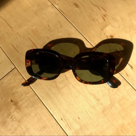 Turquoise sunglasses from UO - never worn! - Picture 4 of 4